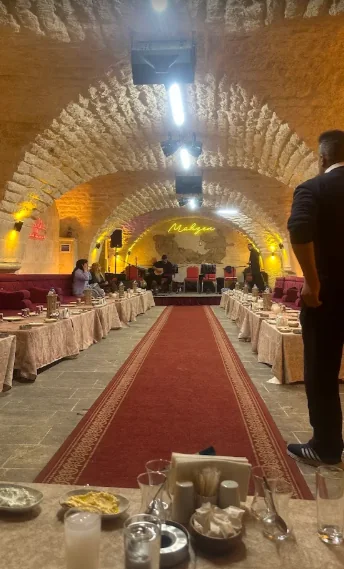 Abraham Sıra Gecesi salonundan gerçek kare