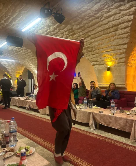 Urfa sıra gecesinde program ve bayrak gösterisinden gerçek kare