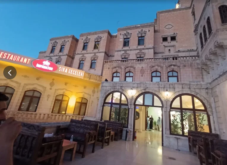 Şanlıurfa sıra gecesi mekan dış görünümünden gerçek kare
