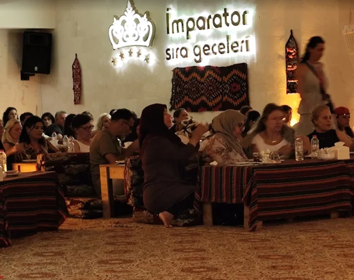 İmparator Sıra Gecesi salonundan gerçek kare