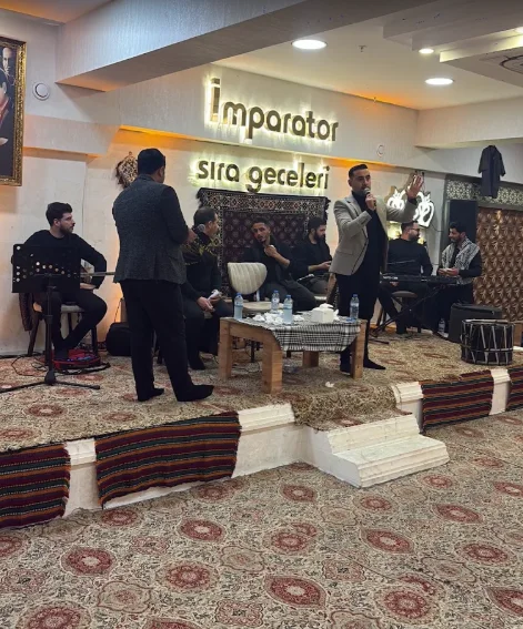 İmparator Sıra Gecesi sahne ve canlı program alanı