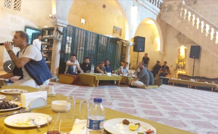 Grand Arami Sıra Gecesi için gerçek Urfa sıra gecesi atmosfer fotoğrafı